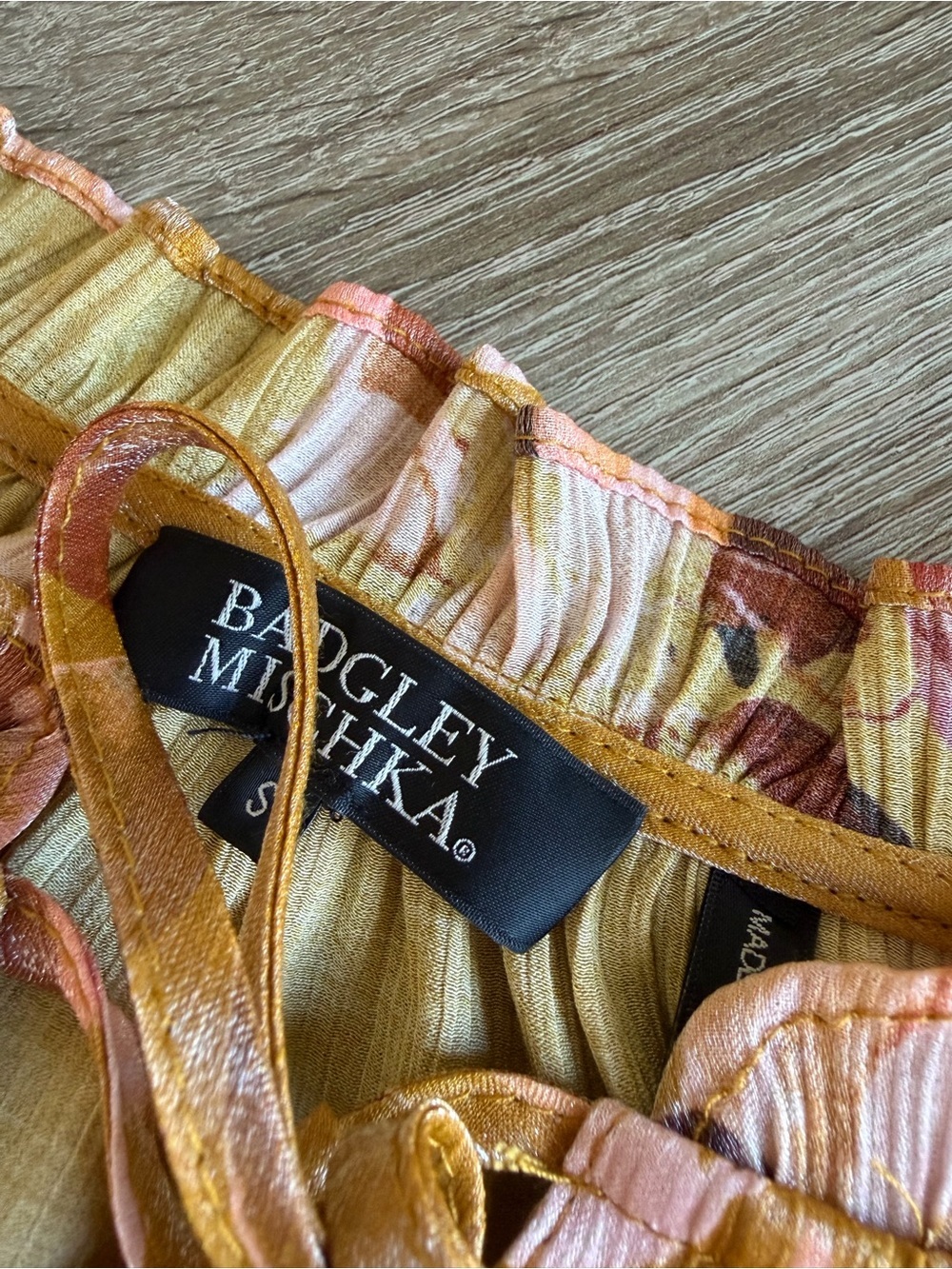 Badgley Mischka Mustard Floral Tie Ruffle Neck Peasant Blouse Size Small - Picture 14 of 15